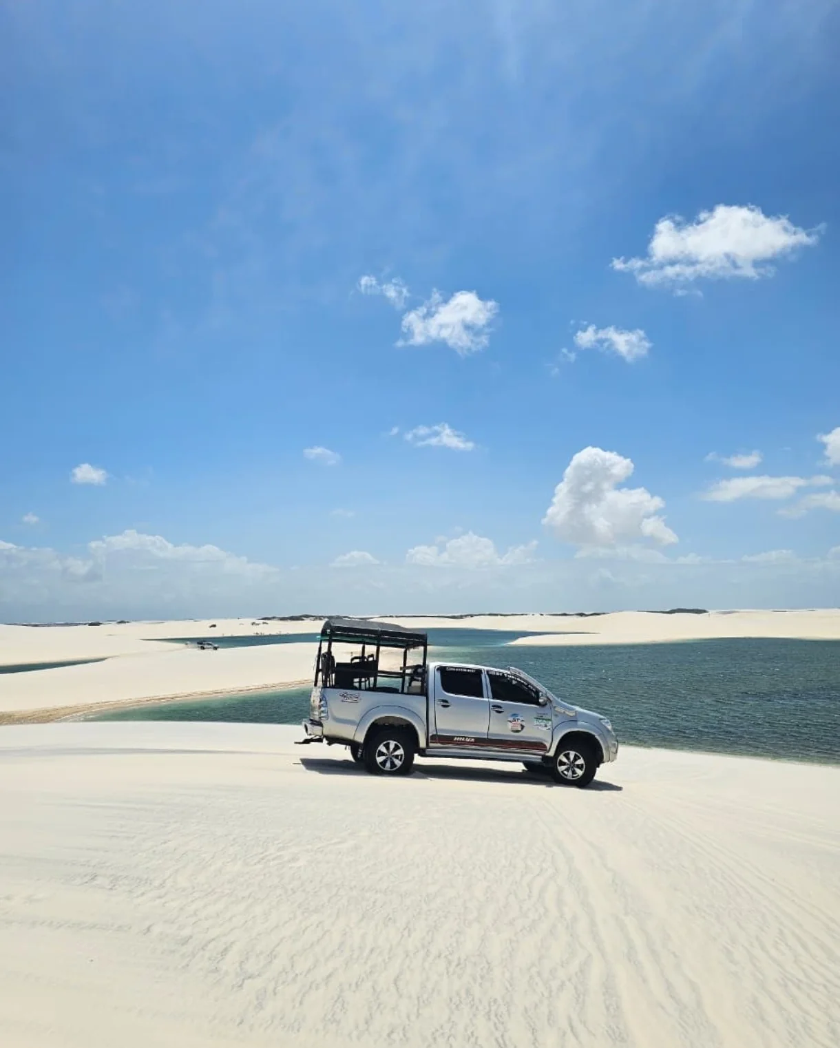 Jardineira 4x4 no topo da duna